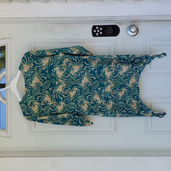 3/$30 Santosha Short Sleeve Summer Top - Picture 2 of 6